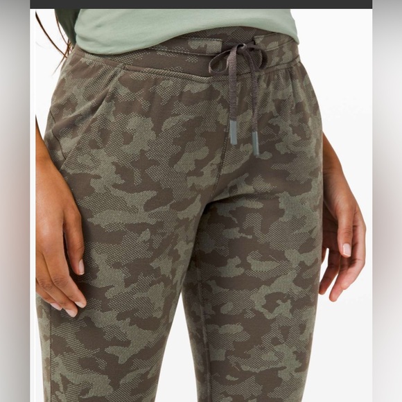 Lululemon Ready to Rulu Jogger - Picture 3 of 13